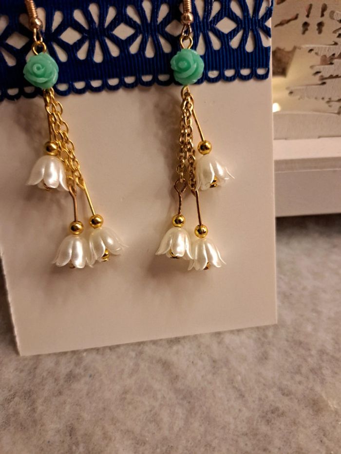 Boucles d'oreilles pendante blanches et vert lagon - photo numéro 6