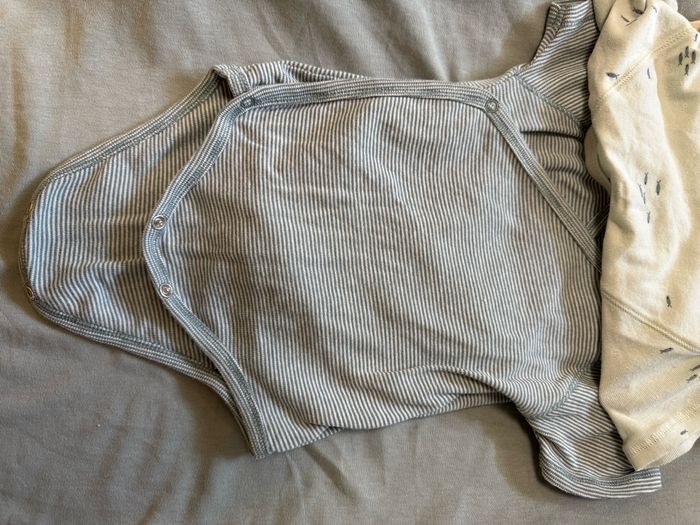 Lot de 3 bodies kiabi en 100% coton bio - photo numéro 4