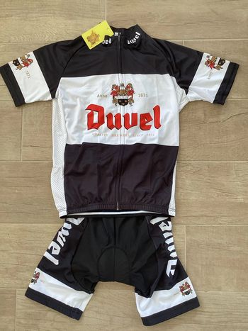 Maillot et cuissard de cycliste Duvel