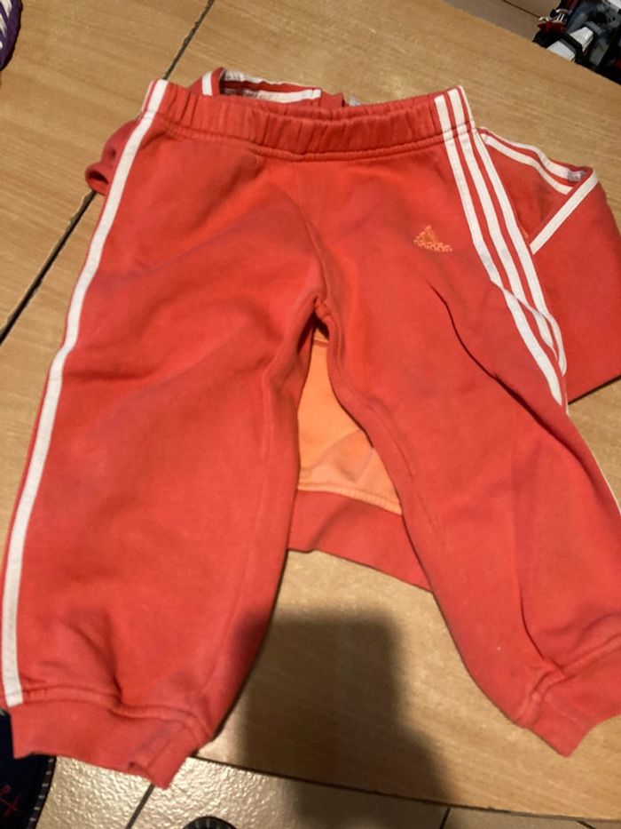 Enseigne joggings adidas taille 24 moi - photo numéro 3