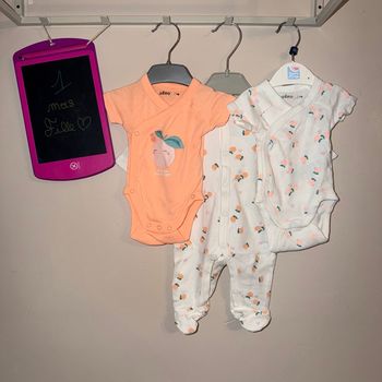 Lot de 2 bodies manches courtes croisés et 1 pyjama fin, fille - T1mois - Gémo 