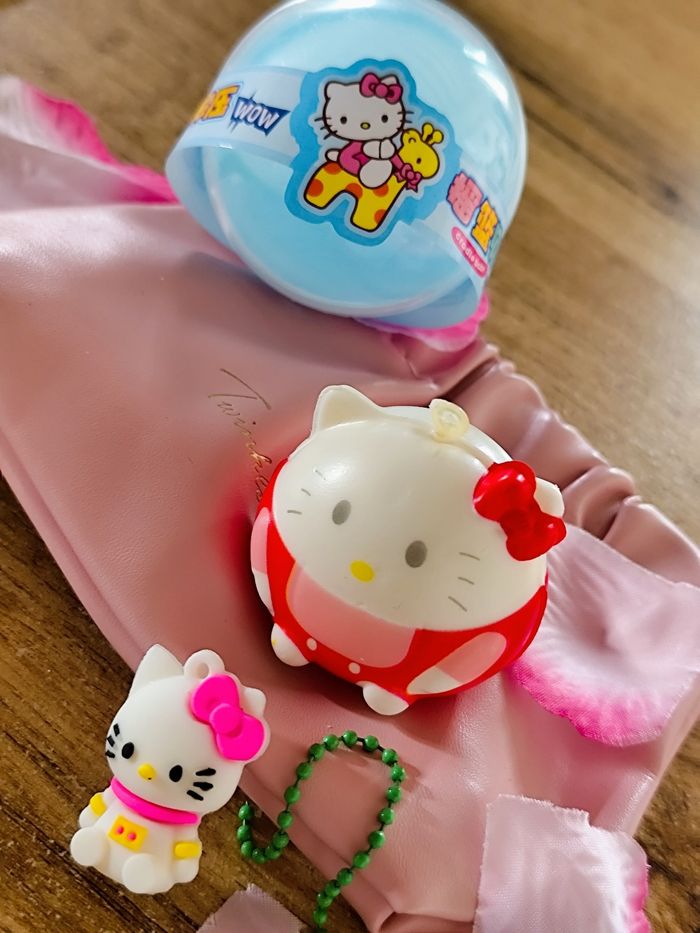 figurine fluffy sanrio kawaii hello kitty et figurine porte clé - photo numéro 2