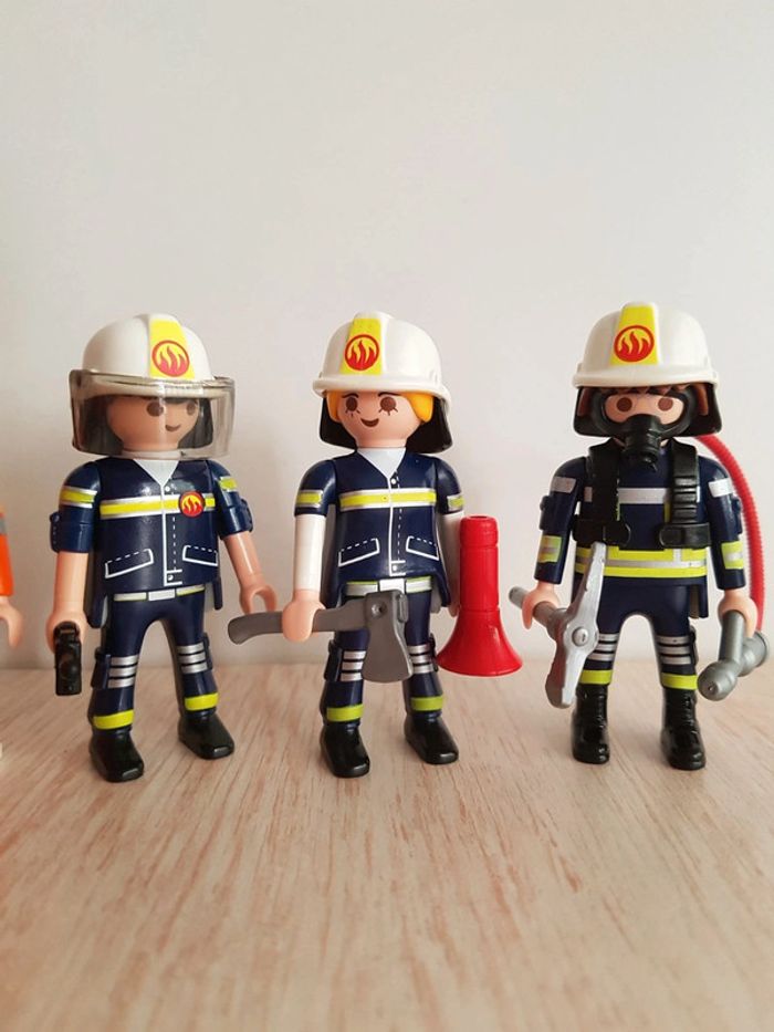 Pompiers, voiture d'intervention et secouriste Playmobil city action - photo numéro 10
