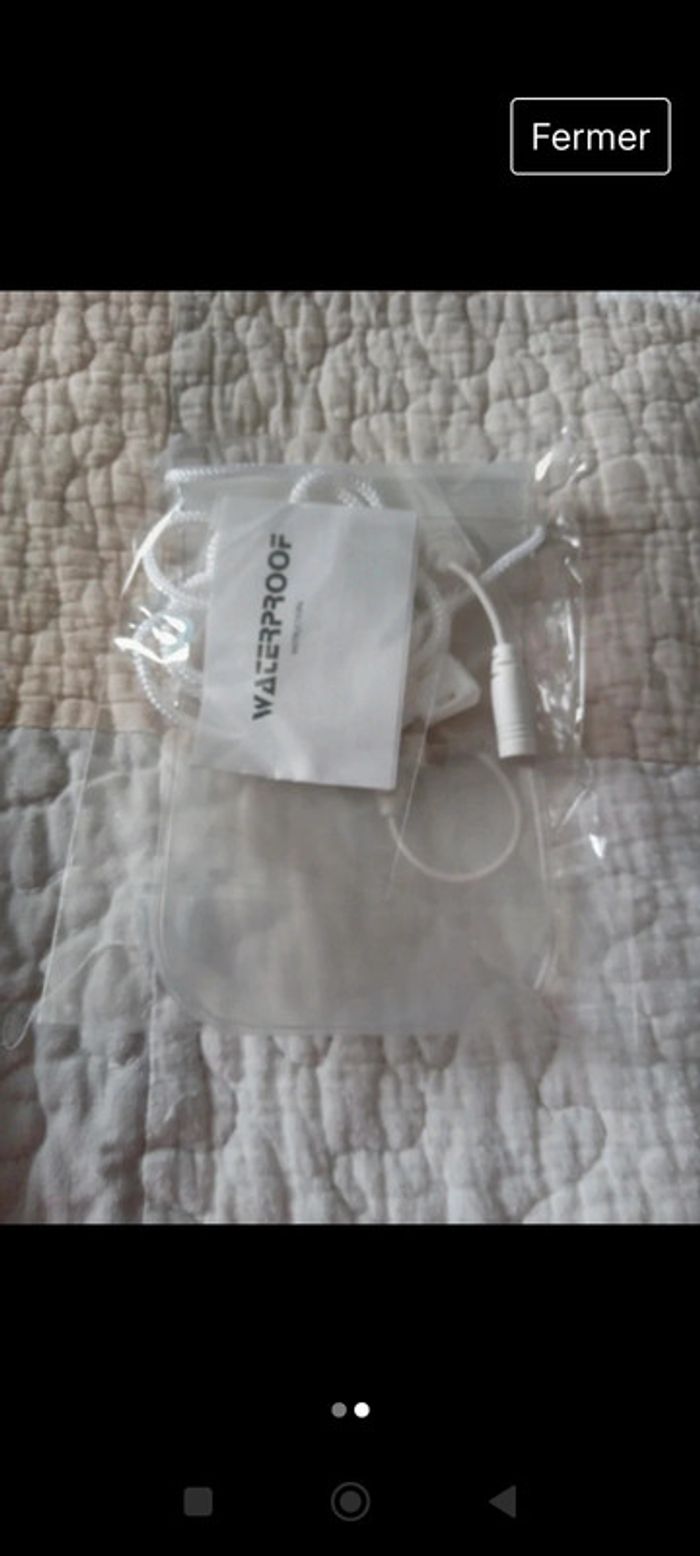Pochette téléphone waterproof avec prise jack - photo numéro 2