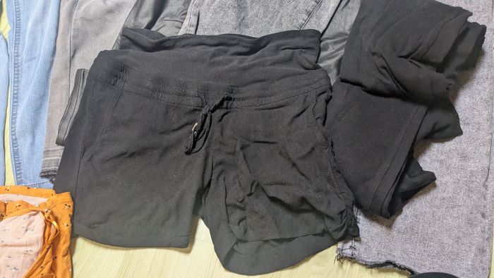 Lot vêtements de grossesse - photo numéro 2