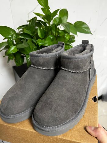Bottes de neige courtes UGG Mini, grises, pointure 38