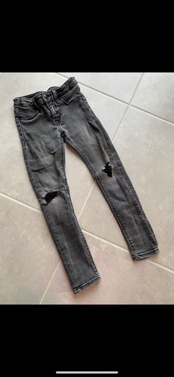 Jean effet usé déchiré 4 ans