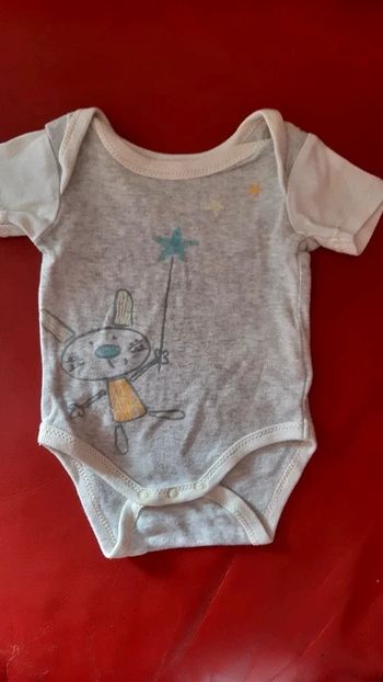 Bodies gris clair manches courtes 3 mois