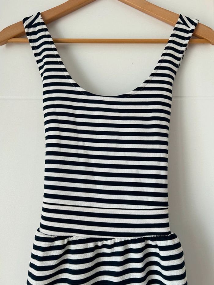 Jolie robe rayée - photo numéro 2