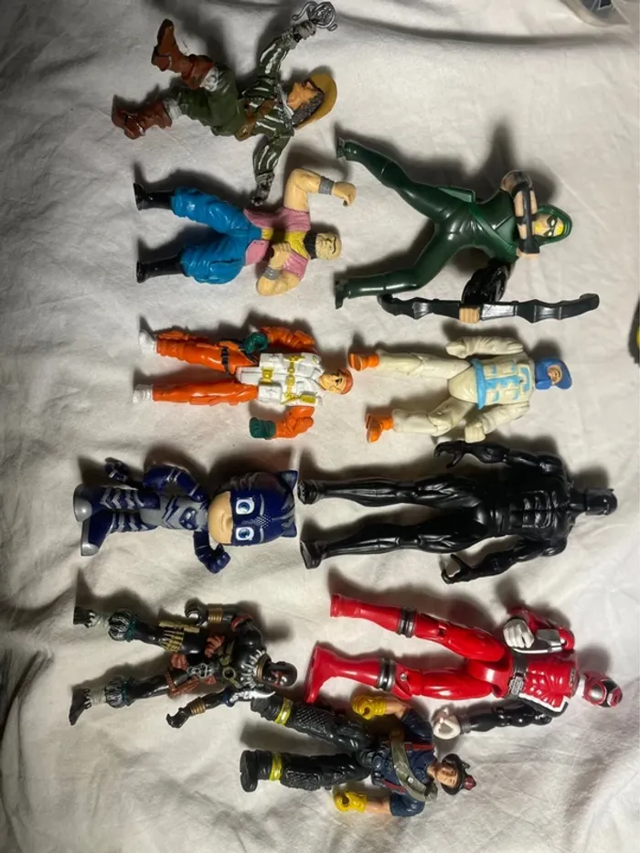 Lot 10 figurines