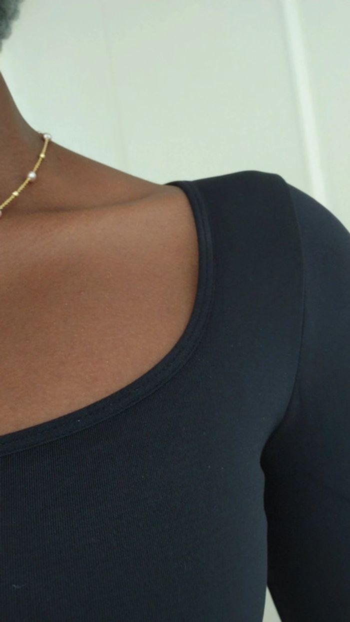 Petite robe noire gainante - photo numéro 8