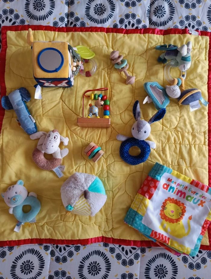 Lot jeux d'éveil premier âge