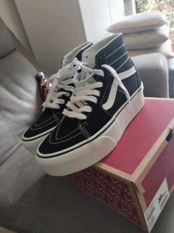 Vans black true white