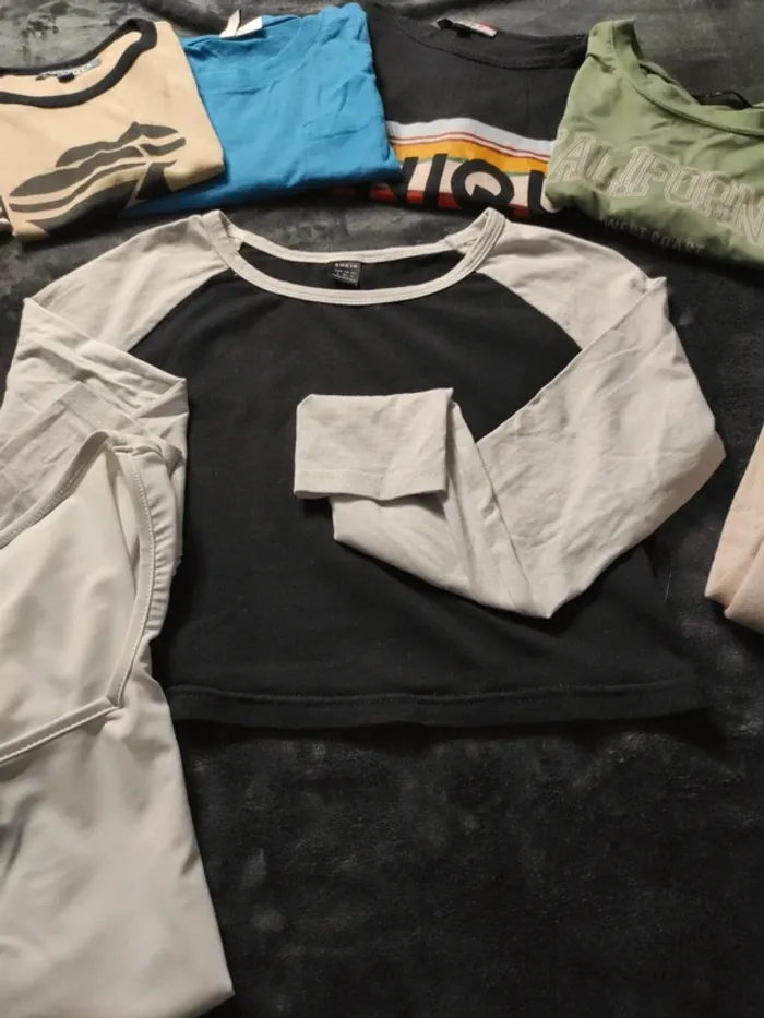 Lot 10 t-shirts et 1 pull fille Taille S divers marques - photo numéro 6
