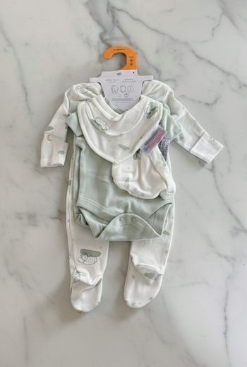 Lot vêtements mixte neuf 1 à 3 mois - idéal en cadeau de naissance