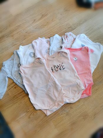 Lot bodies bébé fille 1 mois