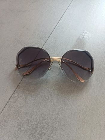 Lunettes de soleil neuves