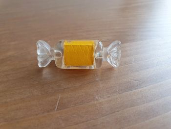 Broche bonbon jaune