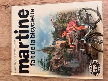 martine fait de la bicyclette