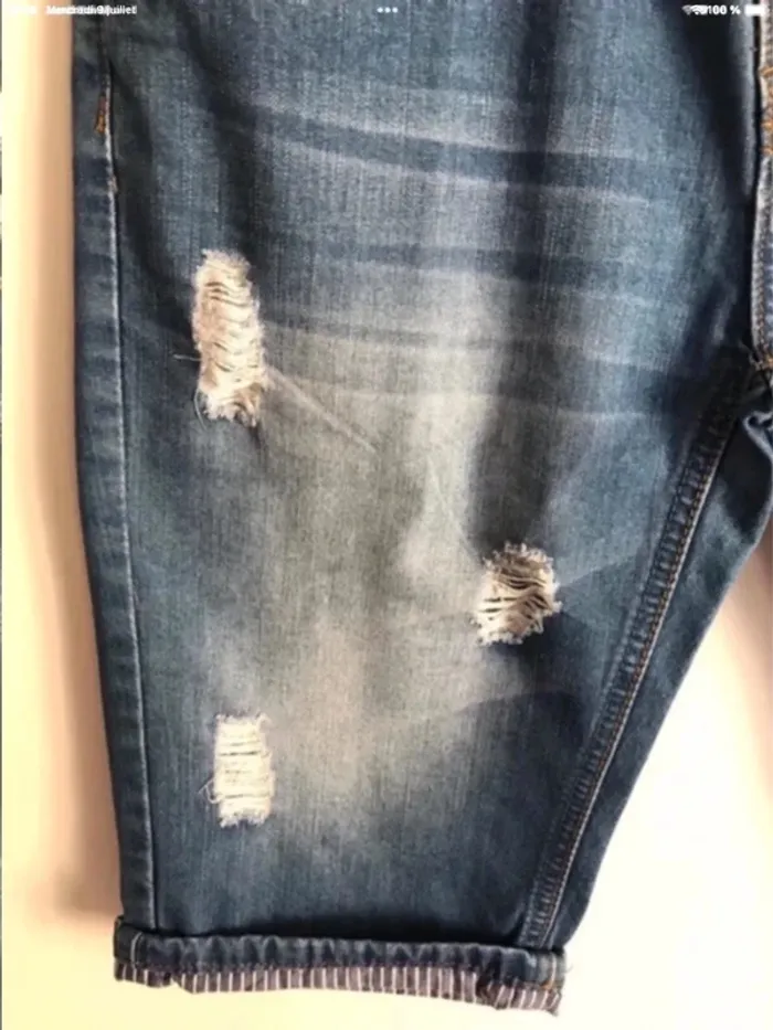 Bermuda homme en jean très léger effet troués taille 38 - photo numéro 5