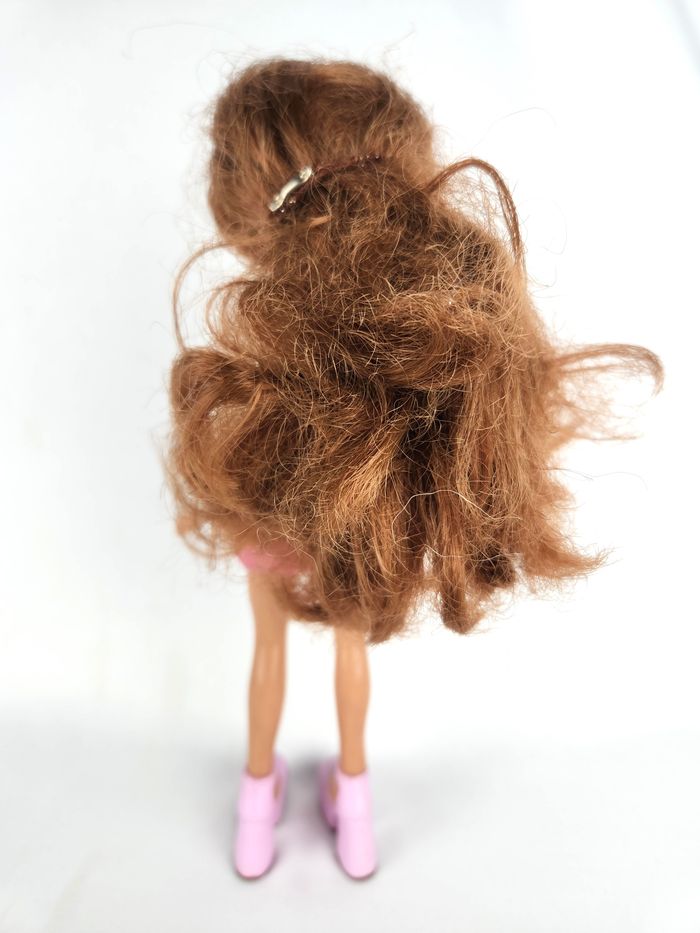 Poupée Bratz Vintage - Veste Blanche Fourrure Jupe Rose - Cheveux Roux/Bruns - photo numéro 4