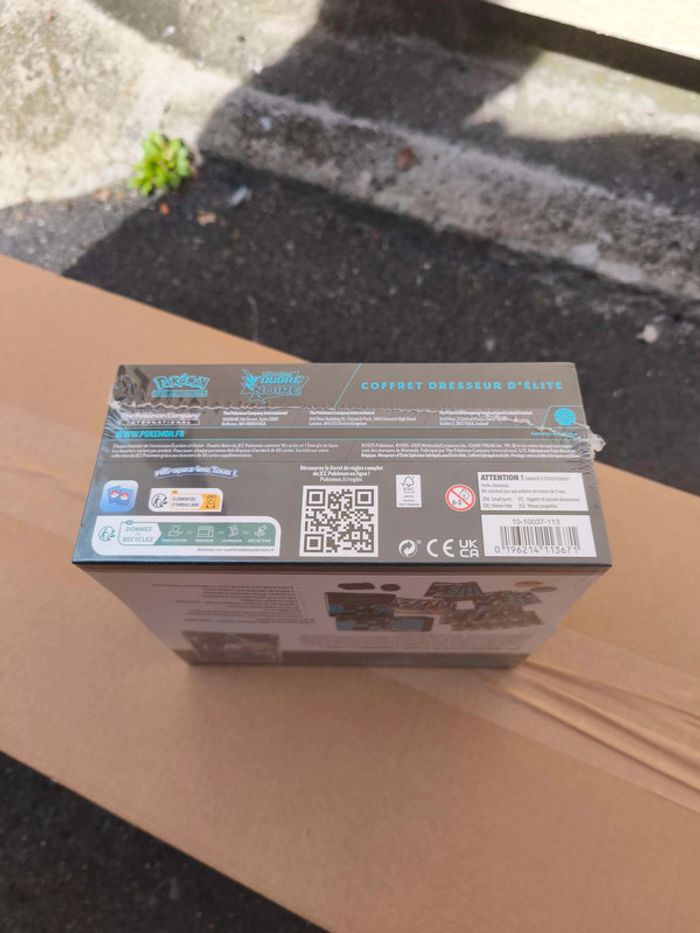 ETB Pokémon Foudre Noire EV10.5 - photo numéro 3