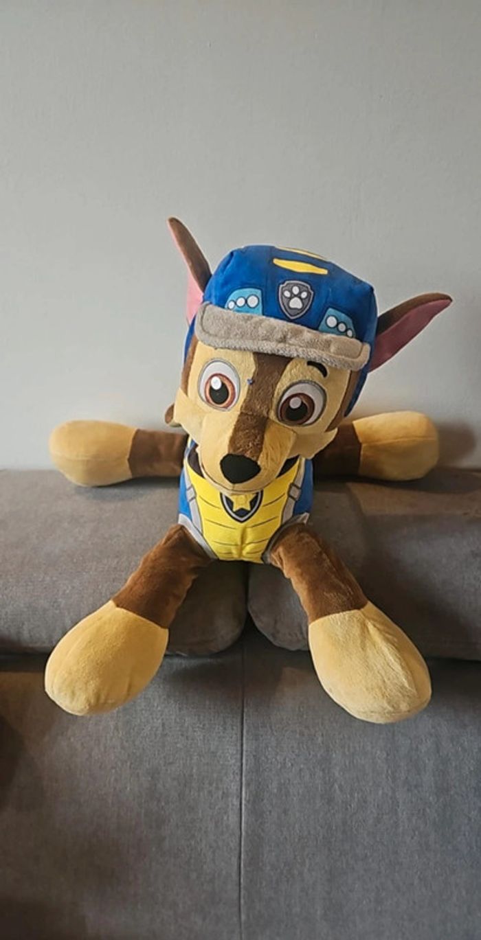 Maxi peluche chase de la pat patrouille.