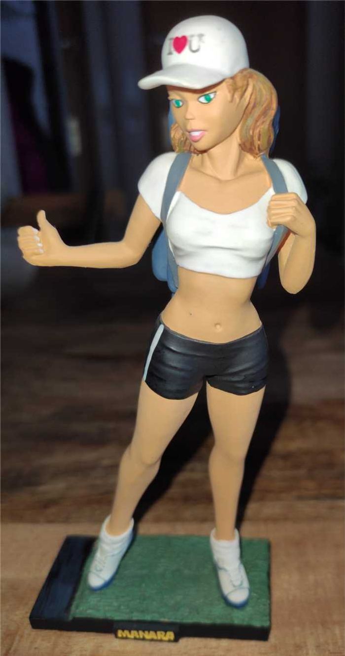 Natalia figurine Manara