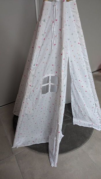 Tipi avec son tapis