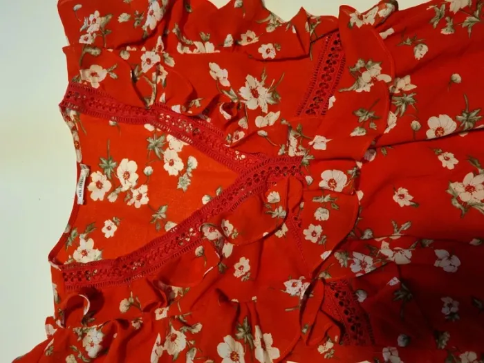 Robe rouge fleurie - photo numéro 3