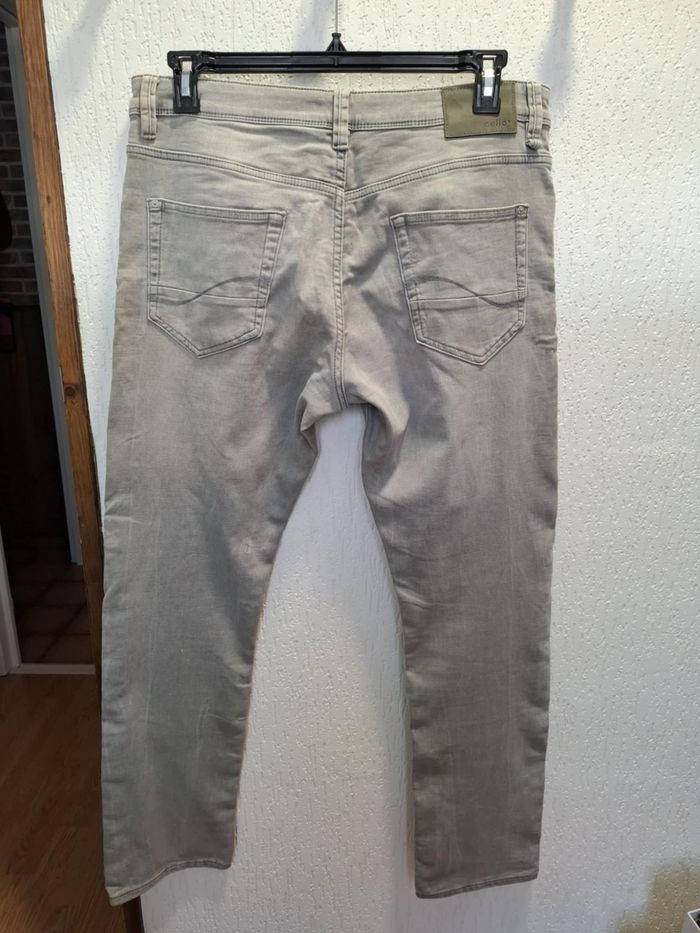 Joli jean homme Celio C15 straight W34 L32 gris clair très bon état - photo numéro 3