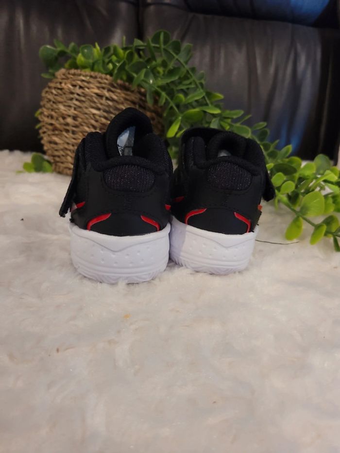 Baskets jordan Max 4 neuve - photo numéro 4