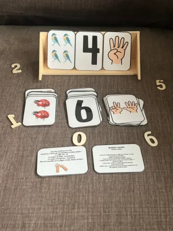 33 cartes chiffres et support bois