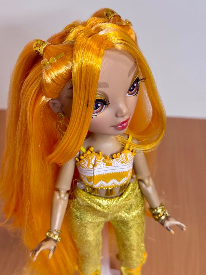 Meena Rainbow High - photo numéro 4