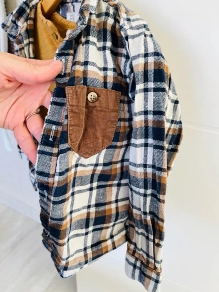 lot chemise à carreaux + T-shirt ML garçon ZARA 18-24mois - photo numéro 2
