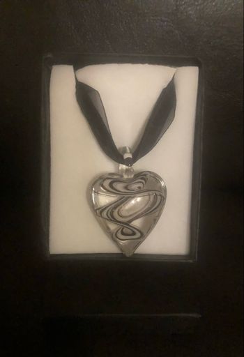 Collier avec cœur en verre