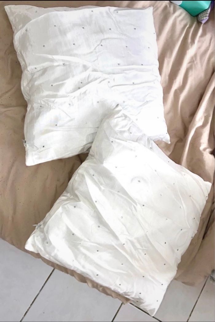 Lot de 2 coussins blanc nacré et strass