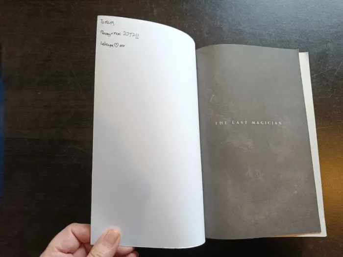 Livre THE LAST MAGICIAN - Lisa Maxwell - photo numéro 7