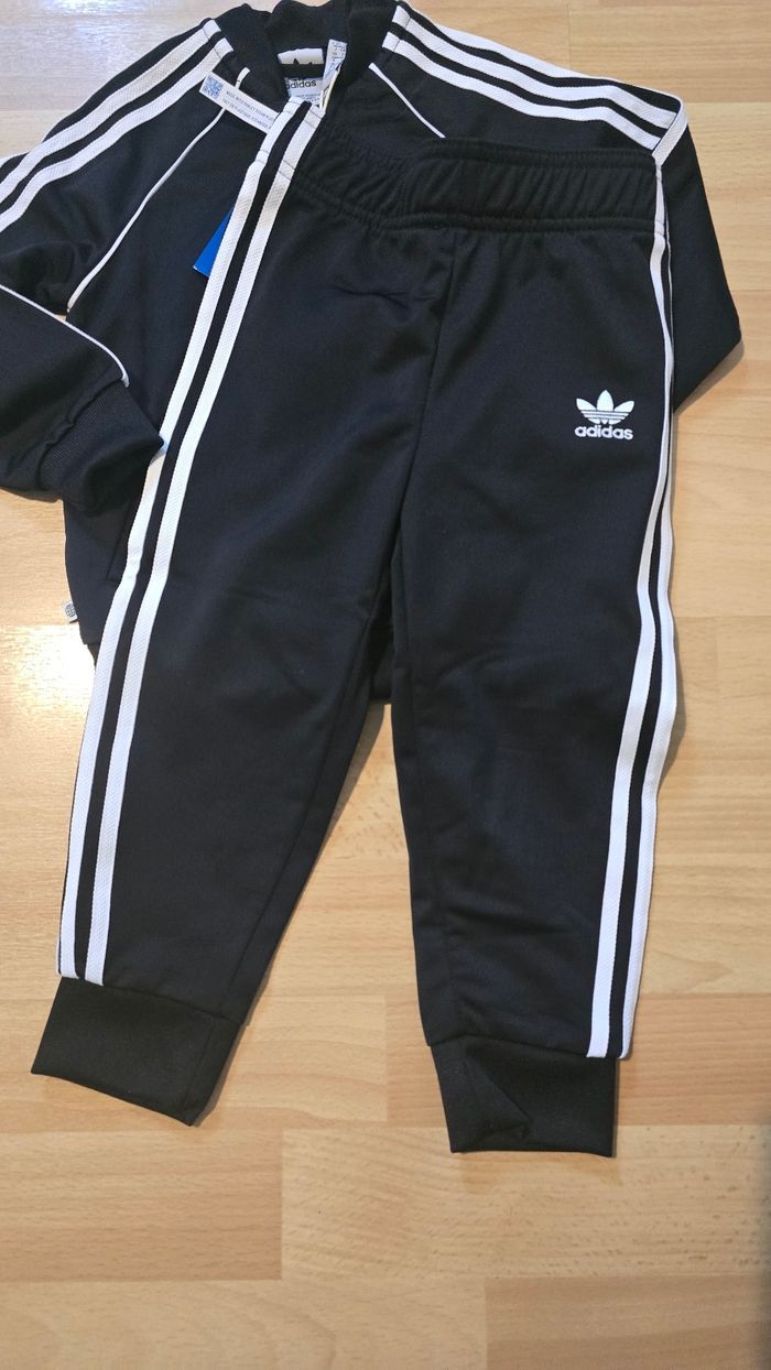 (Neuf non porté) 🏷🤩🥰  superbe survetement ADIDAS unisex 3 ans 🥰🤩 - photo numéro 4