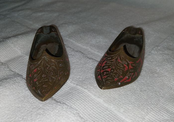 paire de Cendrier babouche coloré sabot bronze cuivre laiton India