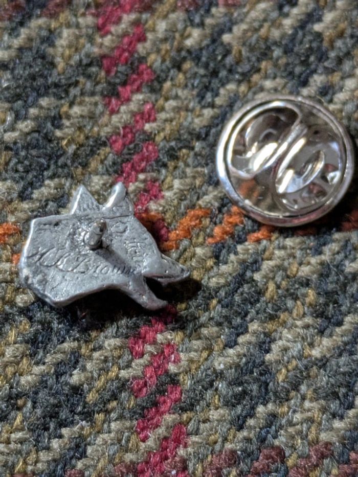 Micro pin's étain Tête de Renard 🦊 signé AR Brown Fox - photo numéro 2