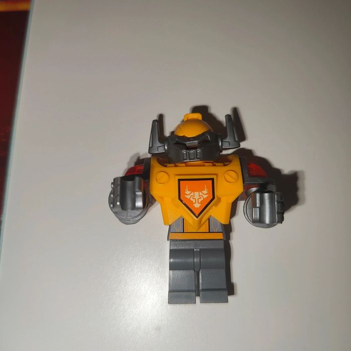 Lego Nexo knights 70365 combinaison de combat AXL - photo numéro 2