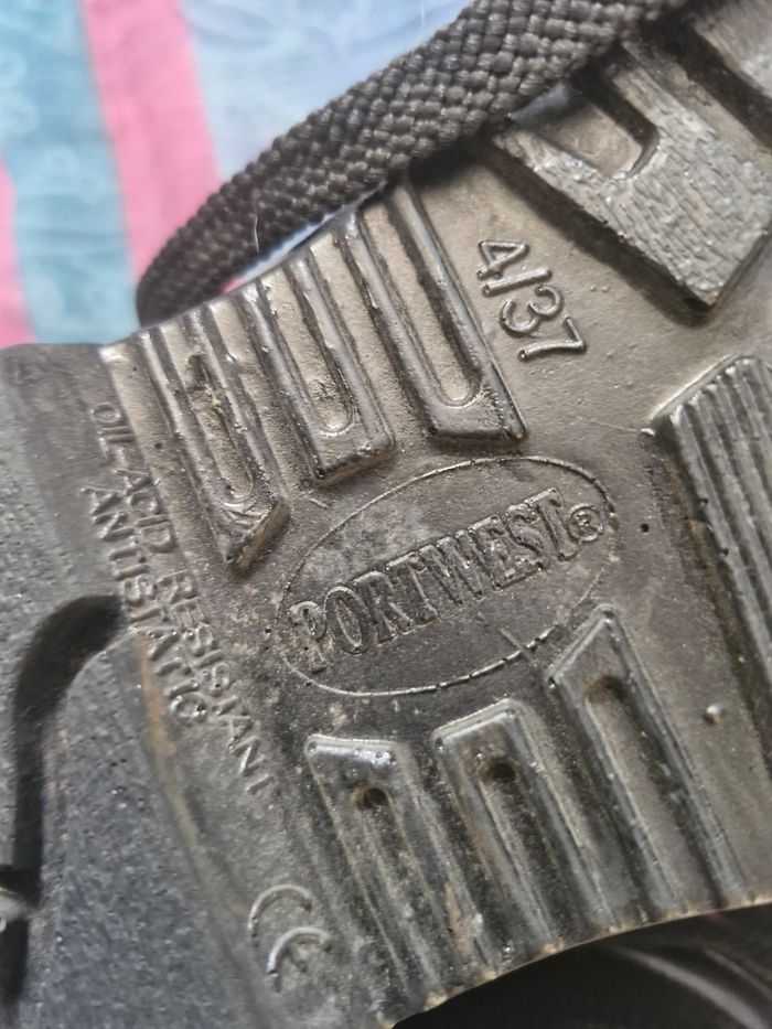 Chaussures de sécurité en parfait état - photo numéro 7