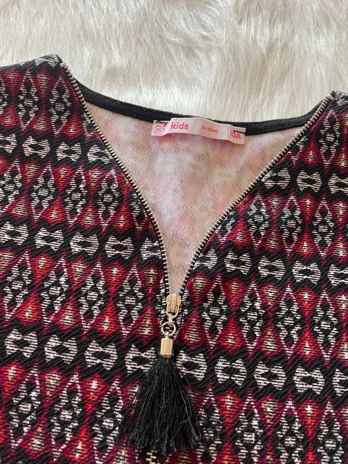 Très jolie robe à motifs 🥰 de chez gemo taille 10 ans - photo numéro 2