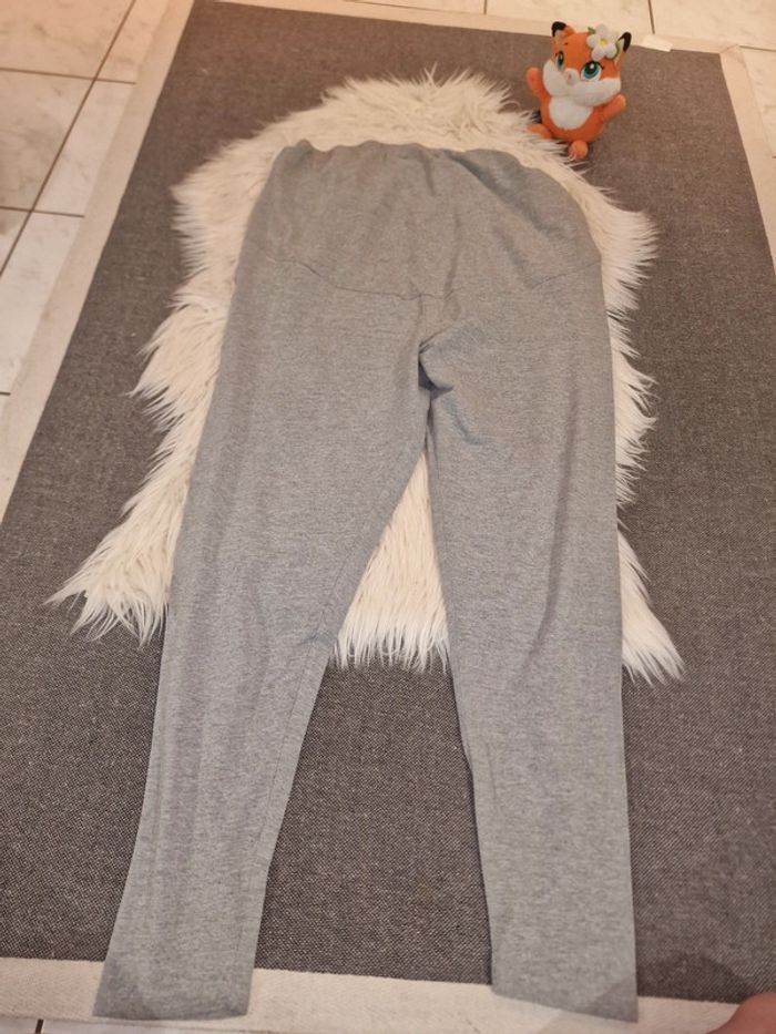 Legging gris grossesse 2 - photo numéro 2