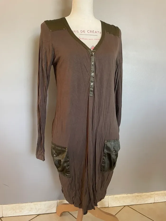 Robe kaki