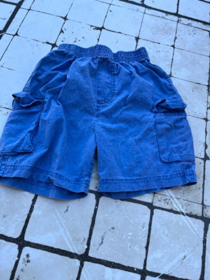 Short bleu