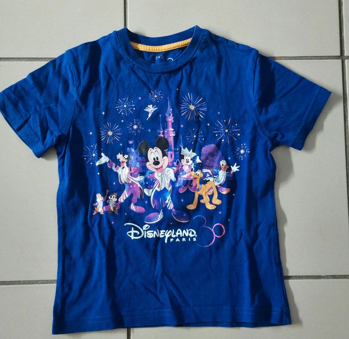 Tee-shirt Disney 30 ans T.4 ans