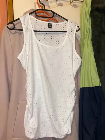 Top shein blanc à trou