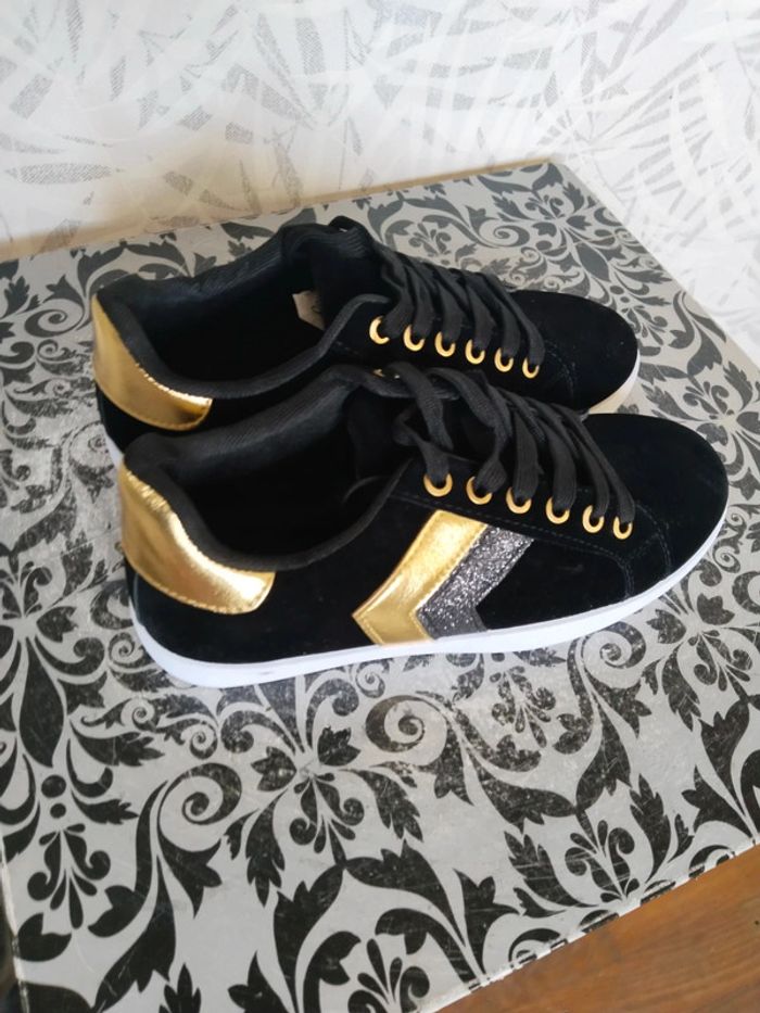 Jolies baskets sneakers femme pointure 37 brillantes - photo numéro 2